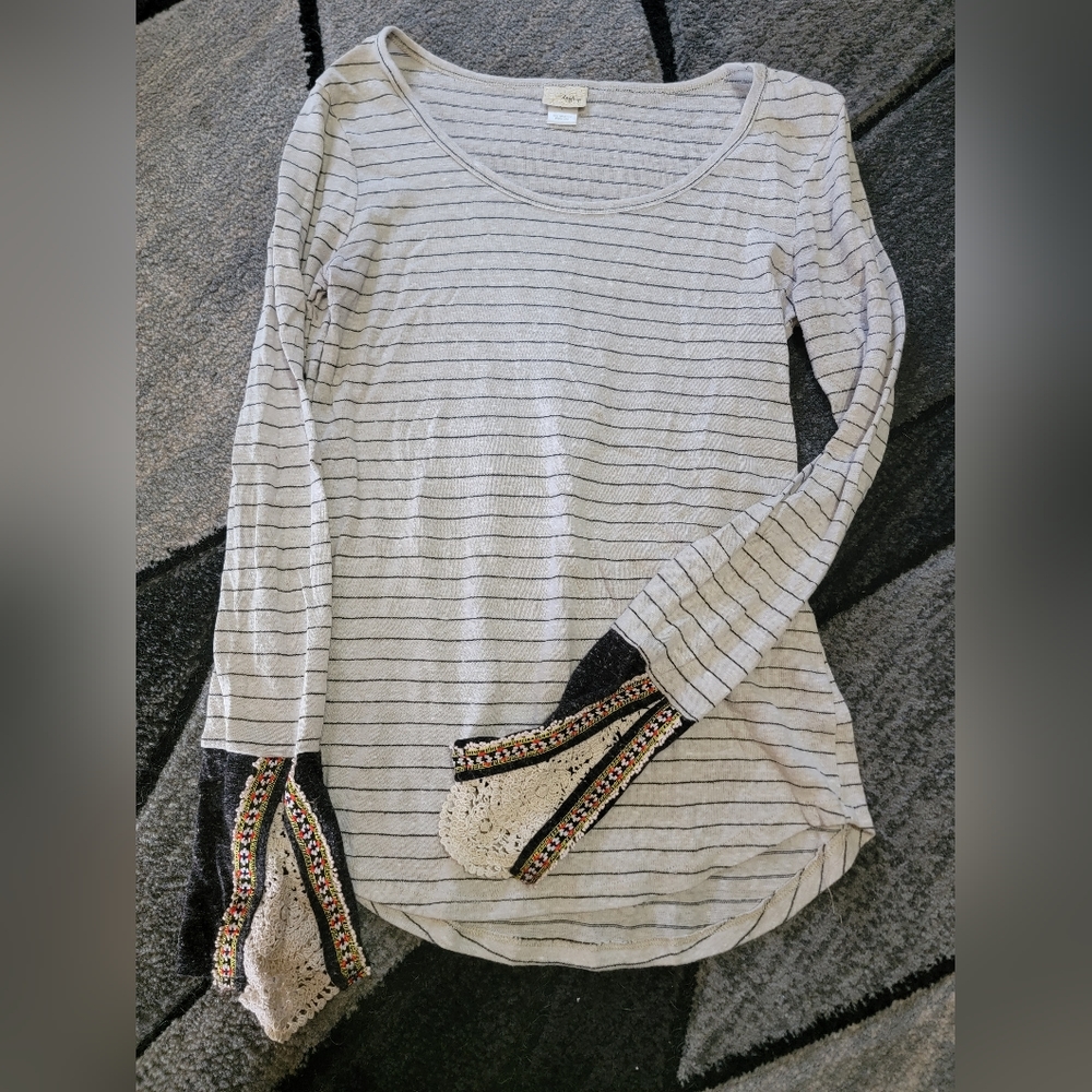 Buckle Daytrip large detailed cuff long sleeve tee with lace